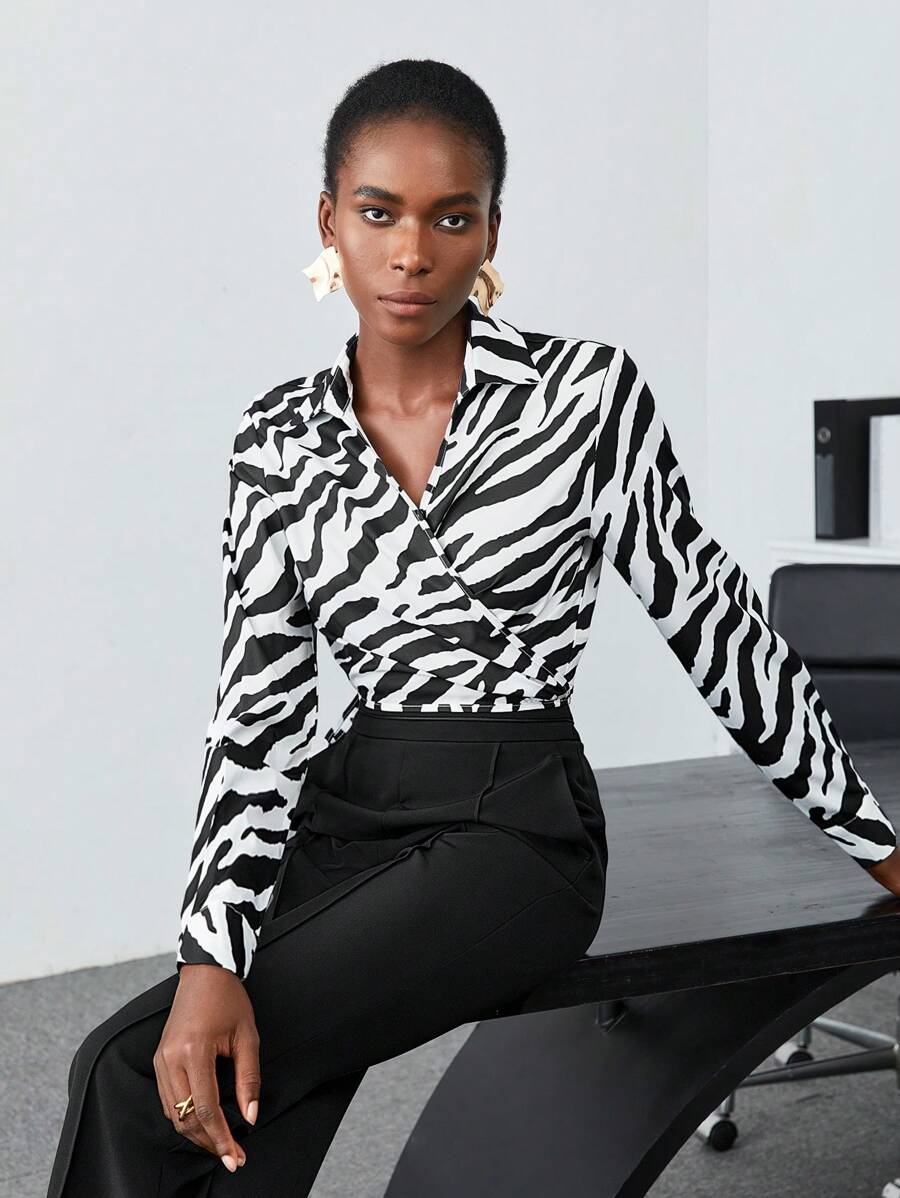 BizChic In hoa văn ngựa vằn Nút ven Áo sơ mi Crop - Nhiều màu - Xem 1