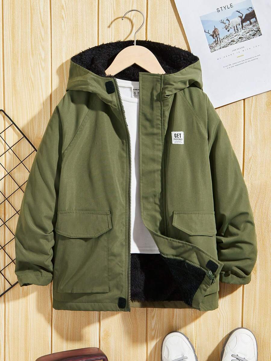 SHEIN 男大童1入組字母補丁細節翻蓋口袋毛絨內襯連帽外套 - 軍綠色 - 查看 1