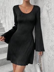 SHEIN Essnce 女式喇叭袖短款连衣裙 - 黑色 - 查看 4