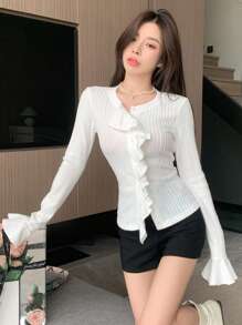 DAZY Chất rắn Viền Ruffle Nút phía trước Tay áo loe Áo thun - trắng - Xem 6