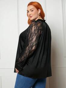 SHEIN CURVE+ 大碼扭結鎖眼領蕾絲插肩袖緞面襯衫 - 黑色 - 查看 7