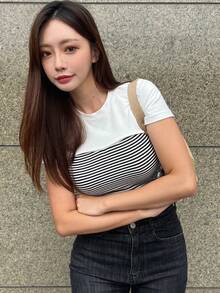 DAZY 條紋印花T恤 - 黑與白 - 查看 4