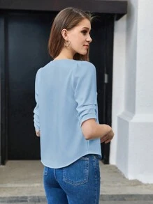 BizChic 女式秋季 V 领宽松衬衫，百搭基本款休闲优雅办公室装，适合通勤、商务、婚礼、音乐会 - 淺藍色 - 查看 2