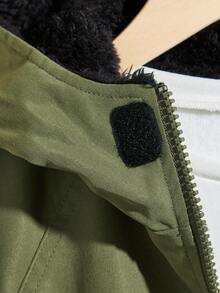 SHEIN 男大童1入組字母補丁細節翻蓋口袋毛絨內襯連帽外套 - 軍綠色 - 查看 3