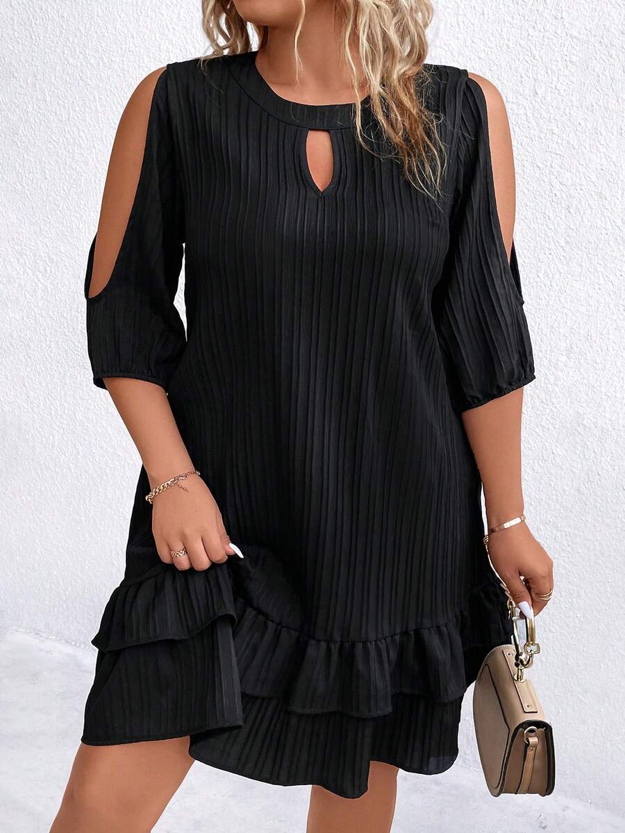 SHEIN Clasi 大碼鎖眼領挖肩荷葉邊洋裝 - 黑色 - 查看 1