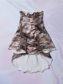 SHEIN X Danna Paola Top vintage ajustado con roto de mascota con estampado elástico de tela