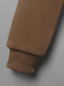 男大童字母補丁細節翻蓋口袋套頭衫和運動褲 - 棕色 - 查看 3