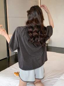 DAZY 字母图案落肩T恤和撞色绑带短裤睡衣 - 灰色 - 查看 2