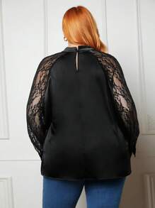 SHEIN CURVE+ 大碼扭結鎖眼領蕾絲插肩袖緞面襯衫 - 黑色 - 查看 4