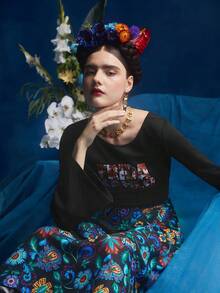 FURNANDA Frida Kahlo X SHEIN X Designer 字母圖案鐘形袖短款t恤 - 黑色 - 查看 4