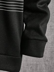 Manfinity RebelGame 男士熊和標語圖案落肩袖連帽衫 - 黑色 - 查看 3