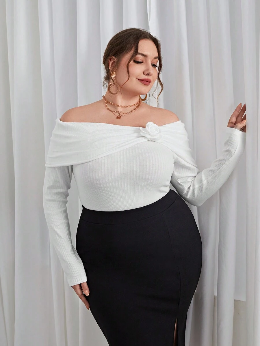 SHEIN Privé 大碼折邊一字肩3D貼花細節T恤 - 白色 - 查看 1