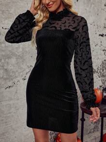 SHEIN Clasi Vestido ajustado Halloween de malla en contraste de manga farol de cuello alto de terciopelo - Negro - Ver 1