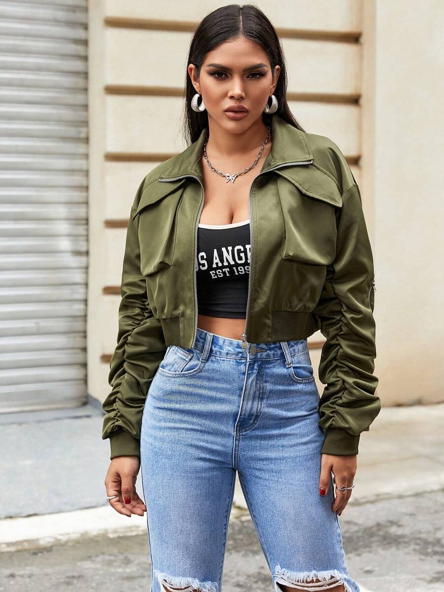 Cazadora crop con bolsillo con solapa de manga fruncido - Verde militar - Ver 1