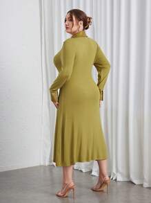 SHEIN Essnce 大碼素色圍裹連衣裙 - 綠色 - 查看 2