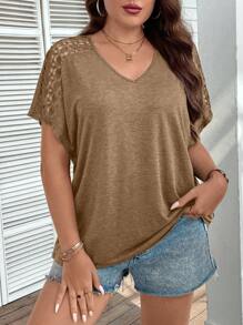 SHEIN Clasi Talla grande Camiseta unicolor con encaje en contraste
