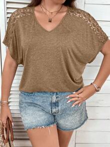 SHEIN Clasi Talla grande Camiseta unicolor con encaje en contraste