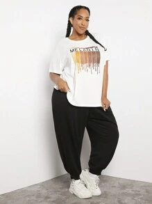 SHEIN CURVE+ Talla grande Camiseta de hombros caídos con estampado de letra - Blanco - Ver 3