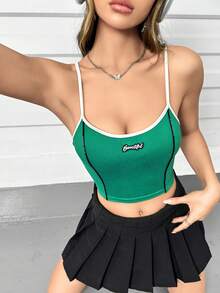 SHEIN Unity 字母補丁細節撞色滾邊吊帶短上衣 - 綠色 - 查看 6