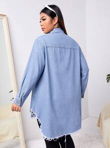 SHEIN EZwear Hơn Đã vá Túi Cắt Thô Curved Hem Áo denim - Màu xanh lam - Xem 2