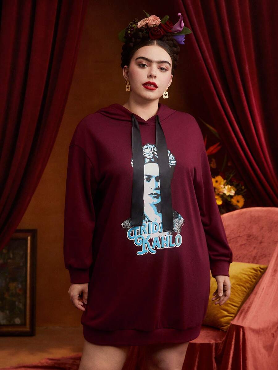 Frida Kahlo X SHEIN Đầm nỉ dáng rộng, có dây rút, in hình khẩu hiệu và khẩu hiệu. - Đỏ - Xem 1