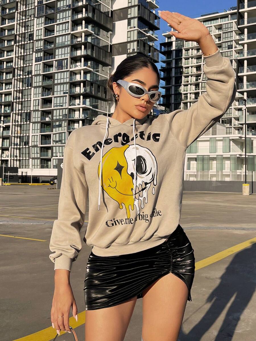 SHEIN SXY Áo hoodie dây rút có họa tiết đầu lâu & chữ cái - Màu be - Xem 1