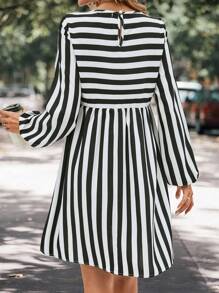 SHEIN Privé Striped Print Lantern Sleeve Dress - Black and White - View 2