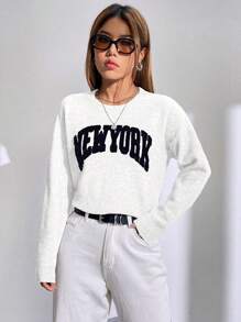 SHEIN Unity Áo len chui đầu dáng rộng vai, họa tiết chữ cái, thích hợp cho mùa thu đông. - trắng - Xem 5