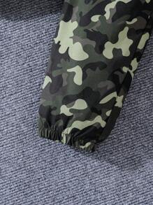 SHEIN Young Boy Solid Tee & Camo Print Pants & Bag