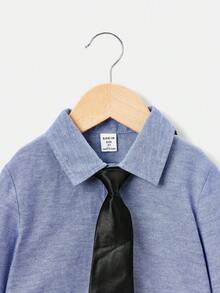 SHEIN Chàng trai trẻ Chất rắn Nút phía trước Áo sơ mi Với Buộc - Màu xanh lam - Xem 4