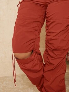 RueChic Bên dây rút Cắt ra Quần - Đỏ - Xem 3