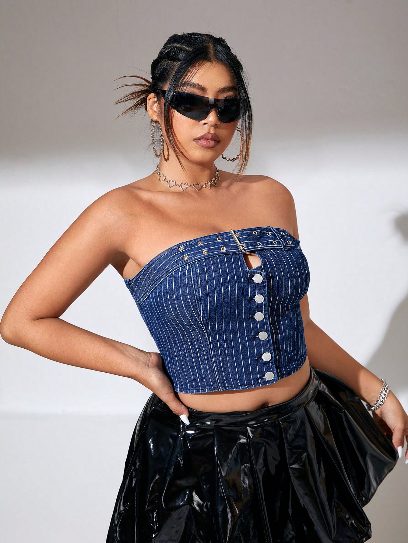 Neckline