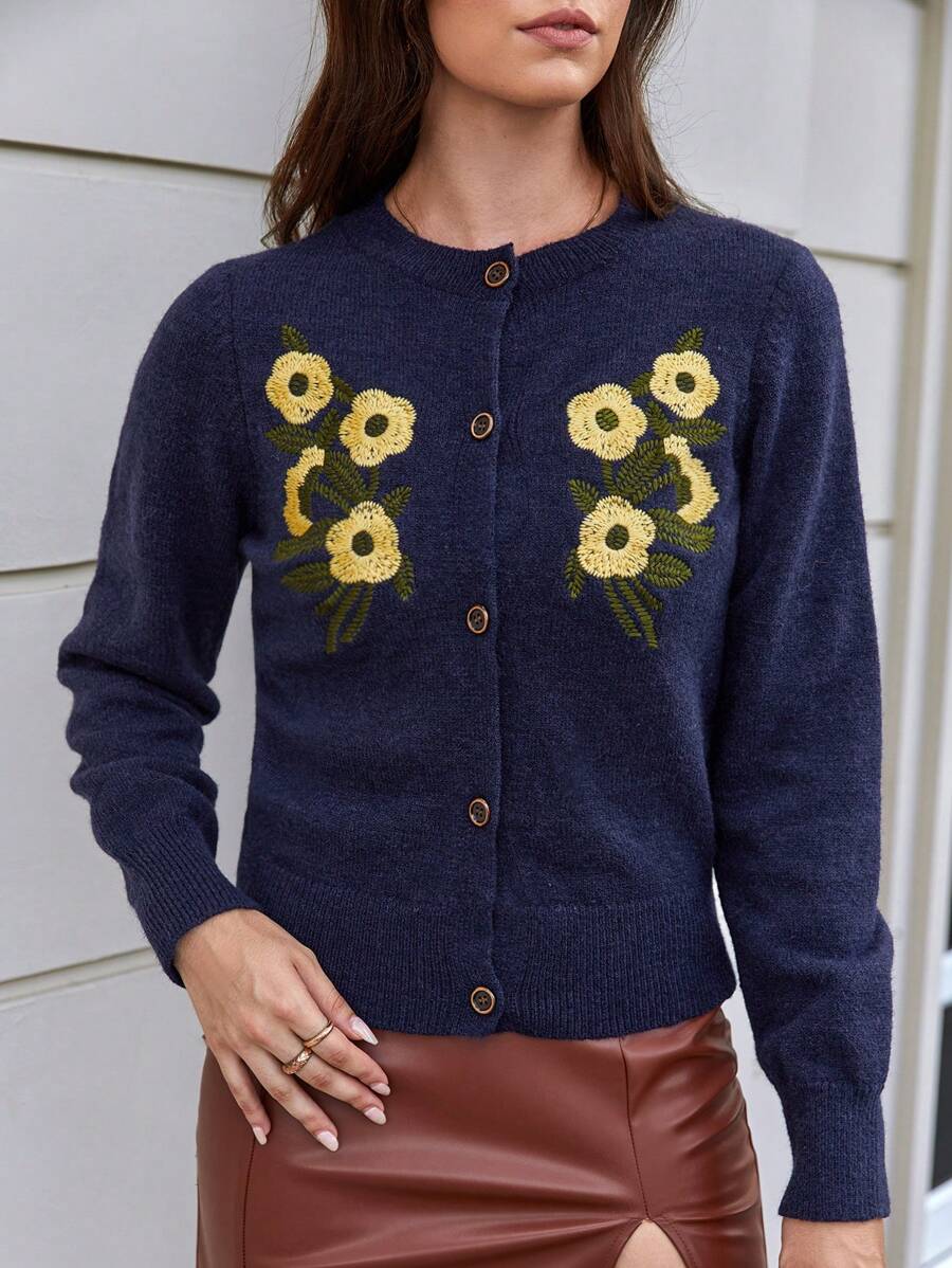 SHEIN Frenchy 花卉刺繡前紐扣套頭毛衣 - 藏蓝色 - 查看 1