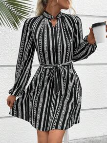 SHEIN LUNE 碎花鎖眼領繫腰帶洋裝