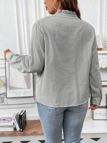 SHEIN Franclia Talla grande Blusa ribete con fruncido con botón delantero - Negro - Ver 2