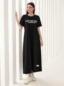 Mulvari Grafika ze sloganem Sukienka koszulowa