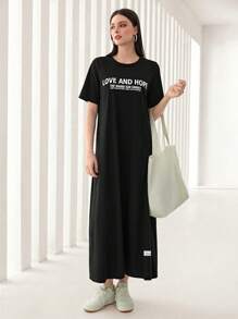 Mulvari Grafika ze sloganem Sukienka koszulowa