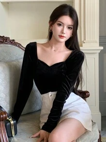 DAZY 素色雞心領口絲絨襯衫