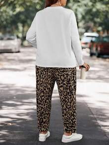 SHEIN LUNE Hơn Đồ họa Trái tim & Chữ cái Áo thun & In hoa Báo Quần - Màu Khaki - Xem 2