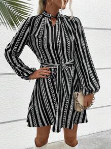 SHEIN LUNE 碎花鎖眼領繫腰帶洋裝