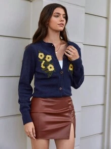 SHEIN Frenchy 花卉刺繡前紐扣套頭毛衣 - 藏蓝色 - 查看 3