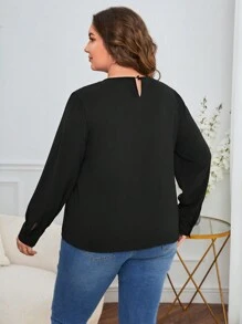 SHEIN Essnce Plus Keyhole Neckline Blouse