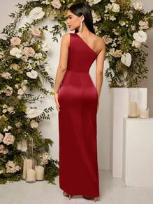 SHEIN Belle Vestido de dama de honor de satén con cuello asimétrico, frente retorcido y abertura en el muslo, vestido de invitada de boda, vestido de fiesta, vestido de gala, vestido de noche de color borgoña rojo - Burdeos - Ver 2