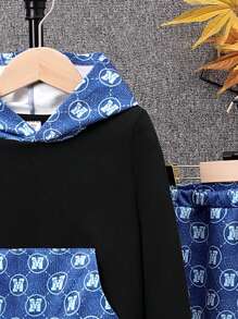 SHEIN Bộ 2 áo hoodie chắp vá cho bé trai và quần nỉ in họa tiết toàn thân, dày dặn - Nhiều màu - Xem 3