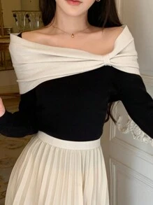 DAZY Áo len mỏng vừa vặn xoắn phía trước có bảng điều khiển tương phản, Áo trễ vai dễ thương cho mùa thu - màu đen - Xem 1