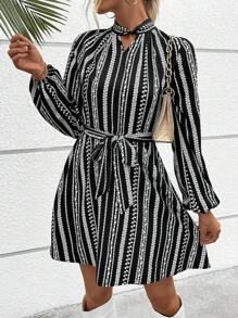 SHEIN LUNE 碎花鎖眼領繫腰帶洋裝