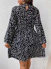 SHEIN Frenchy Cộng với váy tay áo in hình Allover - màu đen - Xem 2