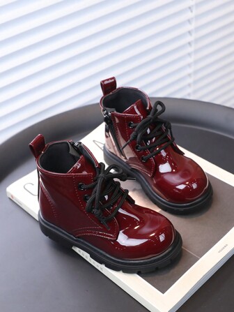 發亮PU皮革舒服防滑靴子適用於兒童,休閒平底女孩靴子