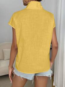 SHEIN Privé Blusa de cuello alto con diseño de botón de manga murciélago