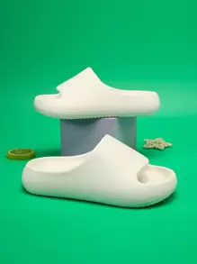 1雙白色兒童泡沫拖鞋